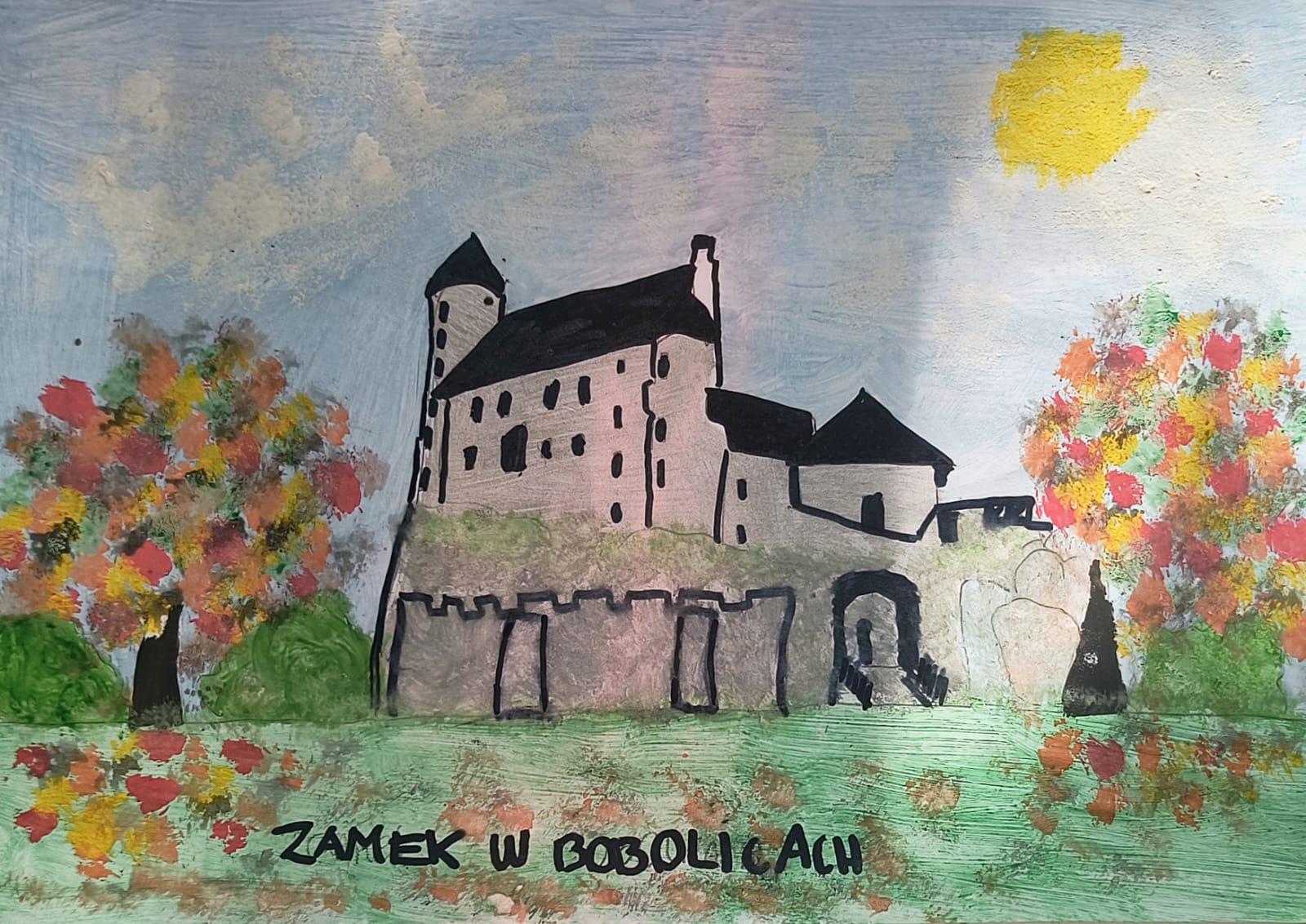 Biały zamek z czarnym dachem, znajdujący się na skale, w otoczeniu jesiennych drzew i na tle błękitnego nieba ze słońcem.