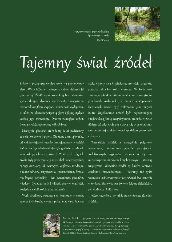 Plakat na ciemnozielonym tle z białym nagłówkiem „Tajemny świat źródeł” oraz obszernym tekstem autorstwa Maryli Baścik opisującym rolę, piękno i symbolikę źródeł w przyrodzie i kulturze. W górnej części umieszczono niewielką fotografię leśnego źródła z cytatem, a na dole po lewej stronie portret autorki wraz z krótką notką biograficzną.