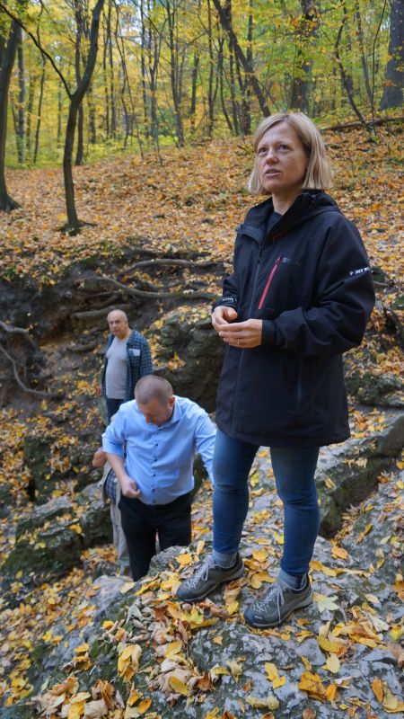 Dorota Okoń nad źródłami Zygmunta w Złotym Potoku fot. P. Kokoszka